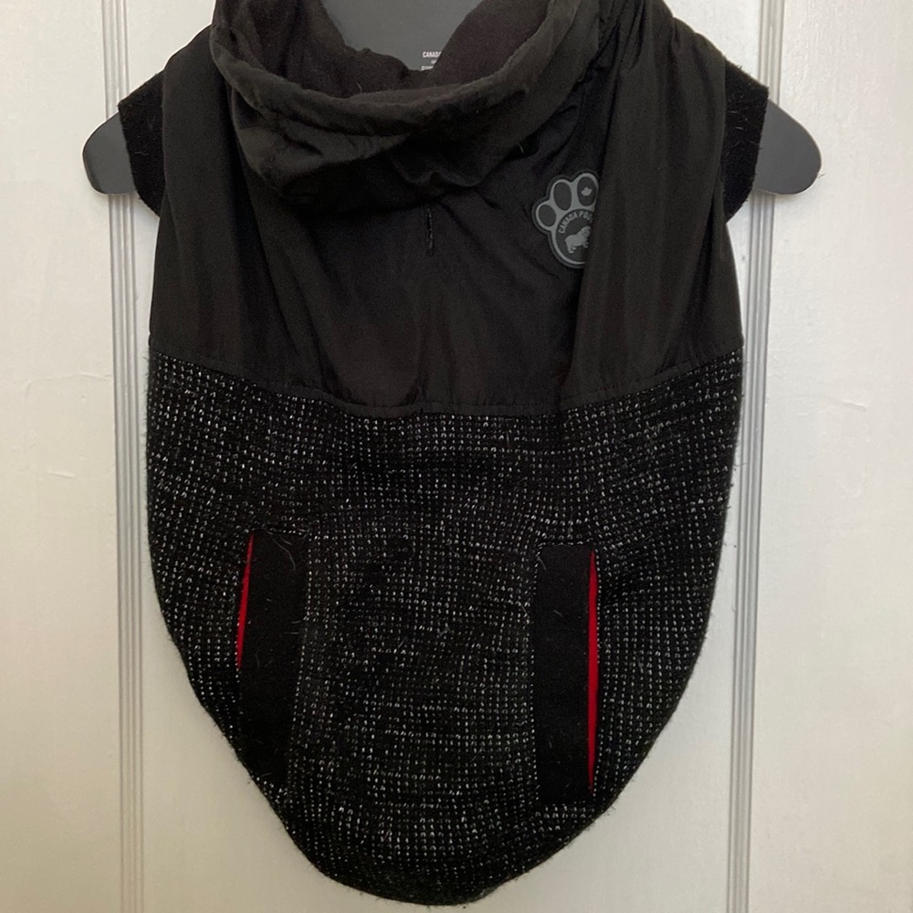 Canada Pooch dog sweater coat size 24